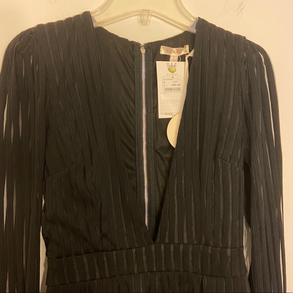 NWT Luxxel Low-Cut Long-Sleeve Black Romper - Picture 4 of 11